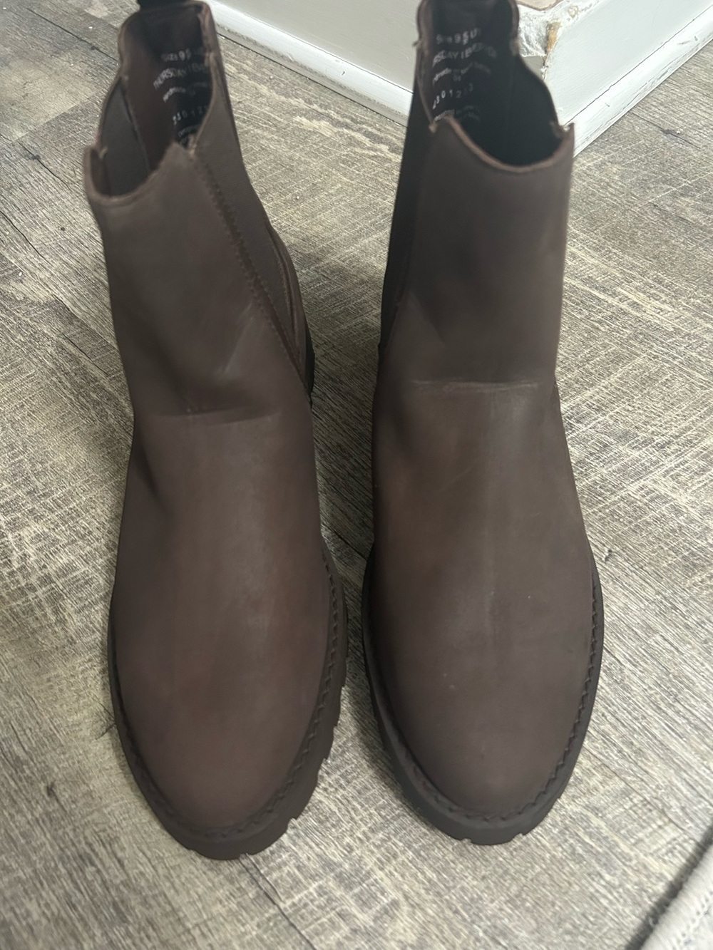 Thursday Boot Co Brown Leather Chelsea Boots Womenโs 9.5